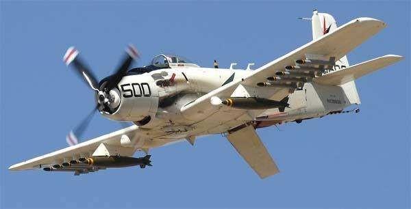 a10攻击机无比郁闷!当年被自己淘汰掉的前辈又跑来要接自已的班