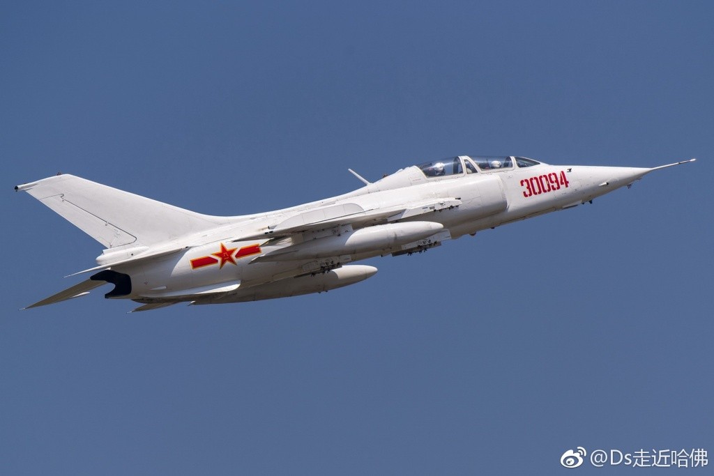 强5飞机我国的第一种尖头机身两侧进气的作战飞机