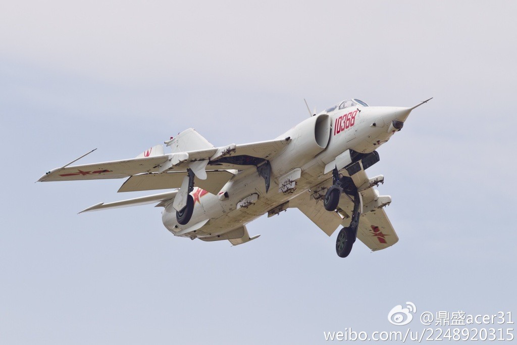 强5飞机我国的第一种尖头机身两侧进气的作战飞机