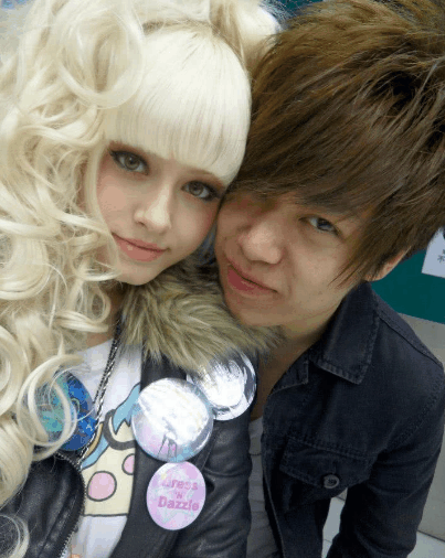 小龙女女友资料曝光! 有一个九年杀马特男友, 并疑似挟持小龙女!