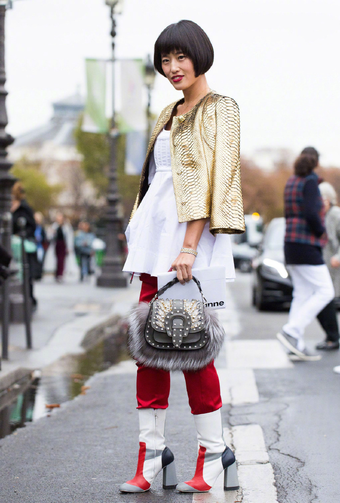 好搭配好包,这些手拿包是今年最火的,别说你不知道