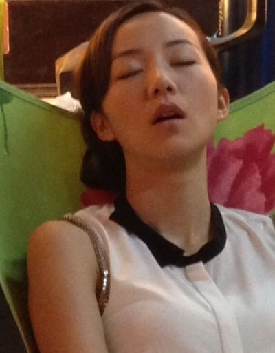 小s睡觉张嘴露门牙超搞笑,明星睡照baby最糗王俊凯姿势最销魂