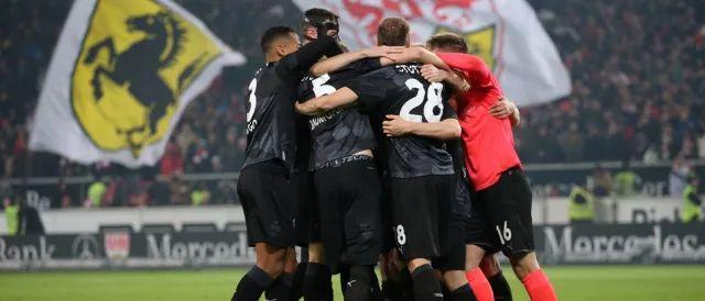 弗赖堡擅主场 斯图攻防均衡