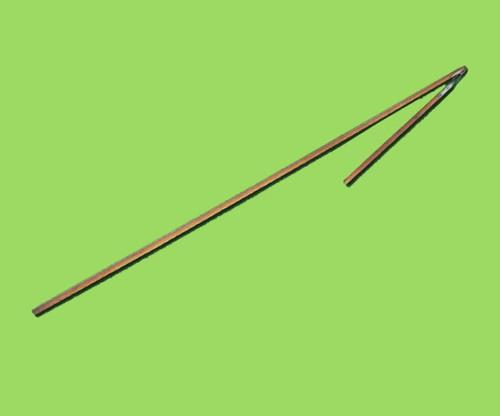 猛然赵匡胤大喜,回到军营后取出被砍断的齐眉棍,找到一家铁匠铺要求用