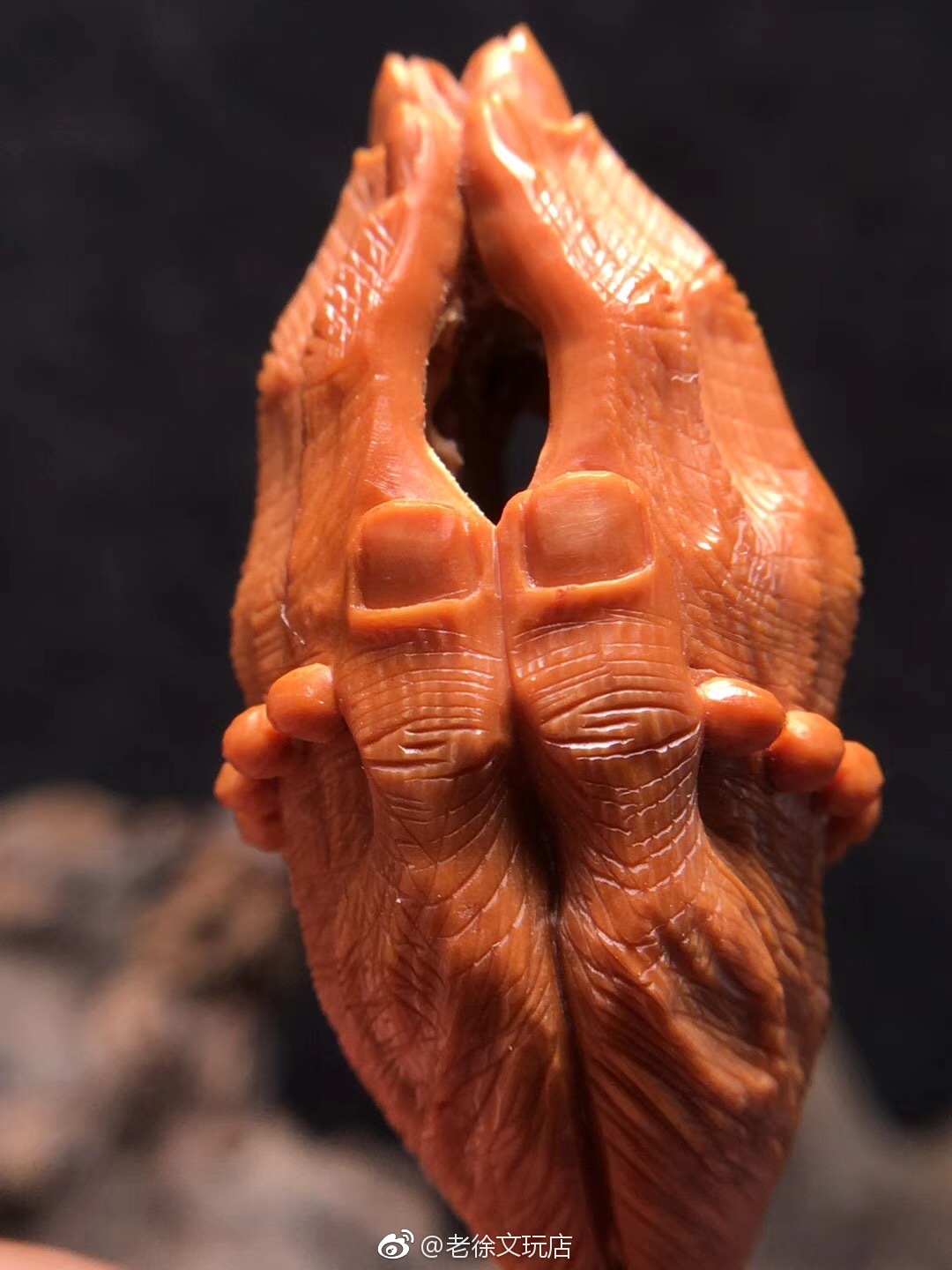 橄榄核雕:虔诚之手2.2×4.1梅林大核雕刻