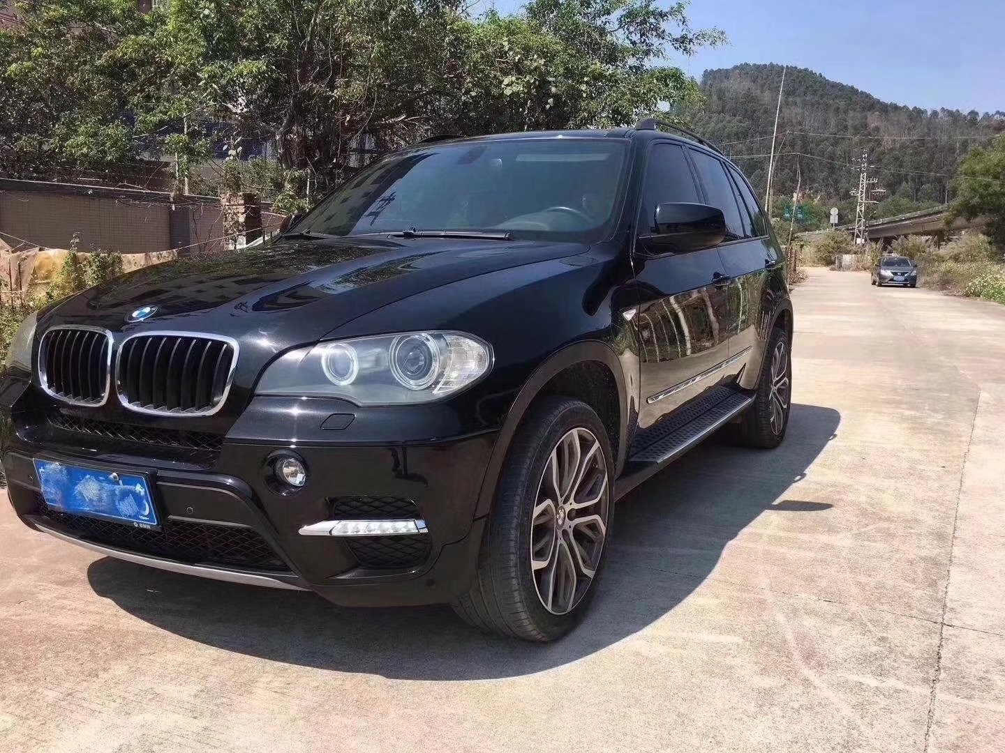 13款宝马x5_3.0,黑色棕内,无匙启动,升降,全景天窗