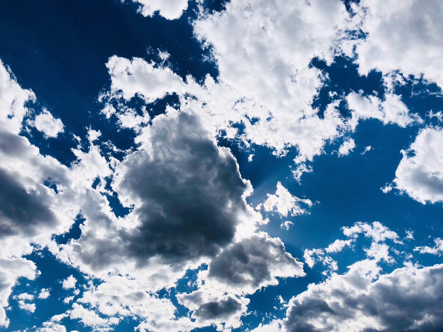 想看看你们今天有没有拍到好看的云._新浪新闻