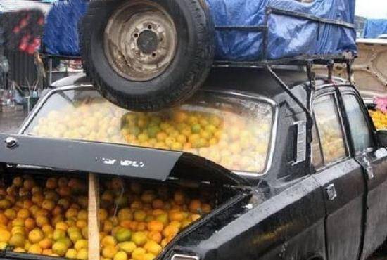 史上最奇葩的汽车超载,真是服了.