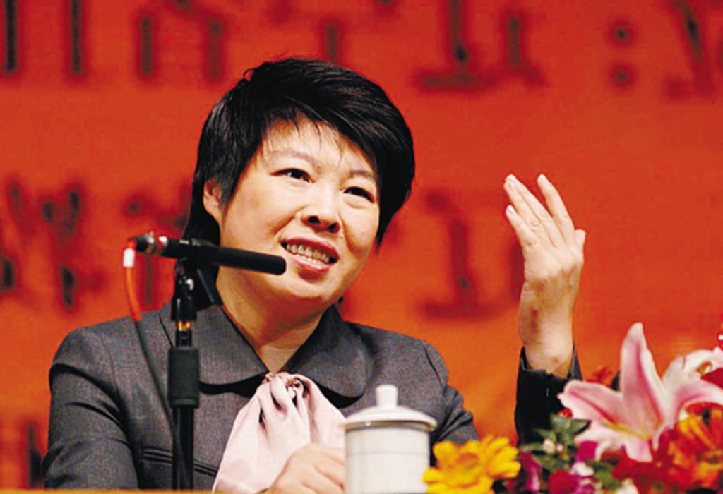 曾是央视知名主持人,却因傲慢无礼被轰下台,53岁却混成这副模样