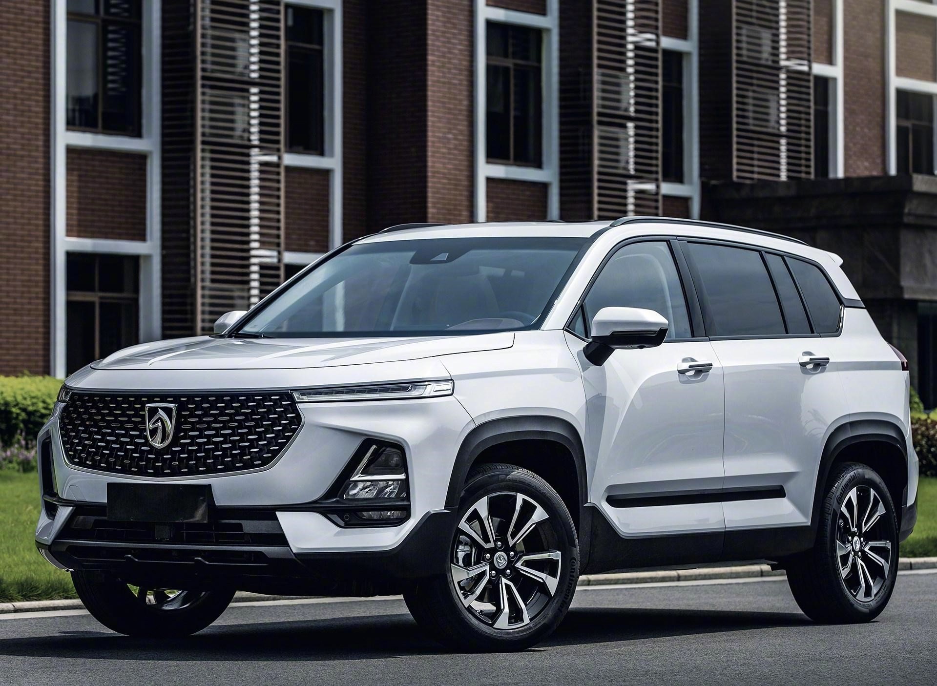 宝骏全新suv官图发布 分体式大灯新成员