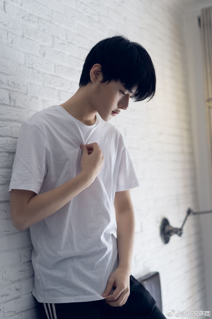 来自中戏的小哥哥 ,身上有一种少年的忧郁气息