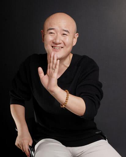 演技被张国荣极力称赞,在《琅琊榜》里演技精湛胜胡歌