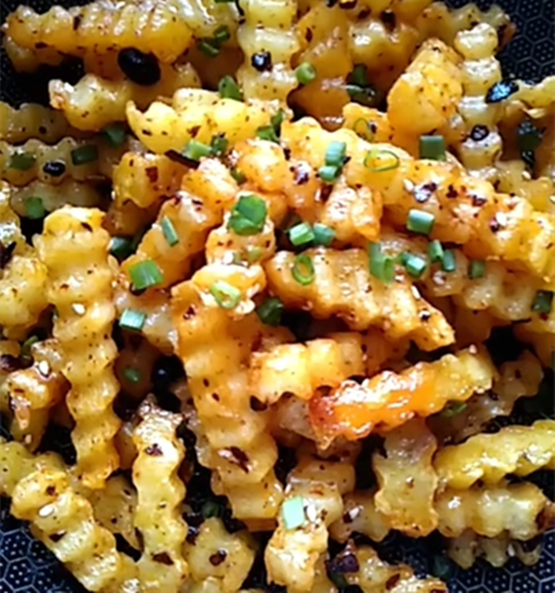 在家就能做四川风味小吃天蚕土豆,麻辣爽口!