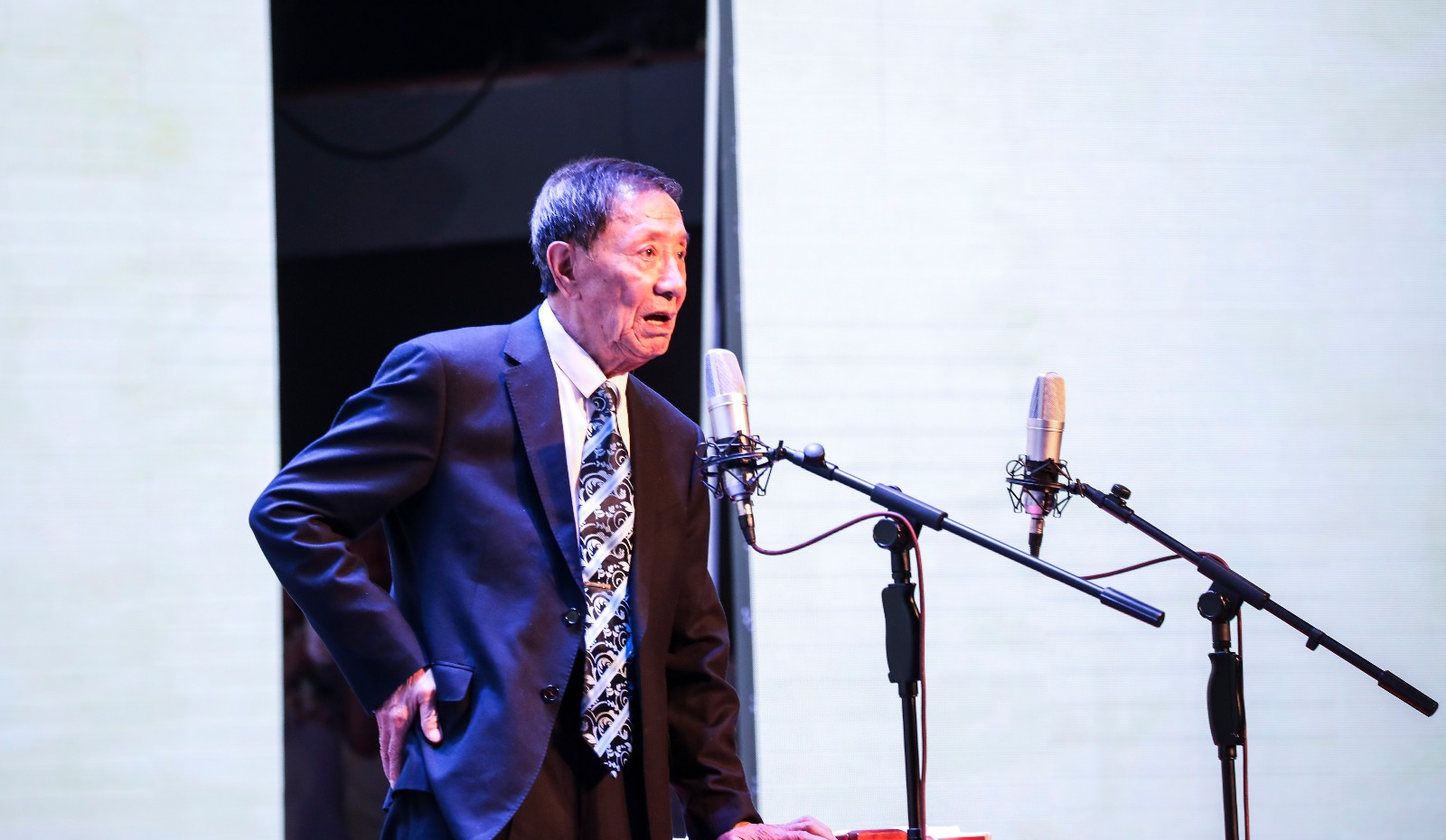 83岁的相声表演艺术家杨振华剧场演出 爆笑全场