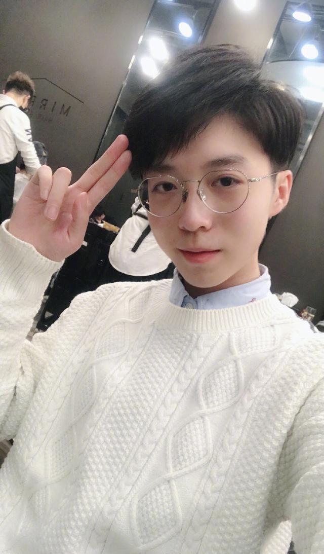 快手千万白家军骚白入驻斗鱼tv张大仙一哥宝座拱手让人