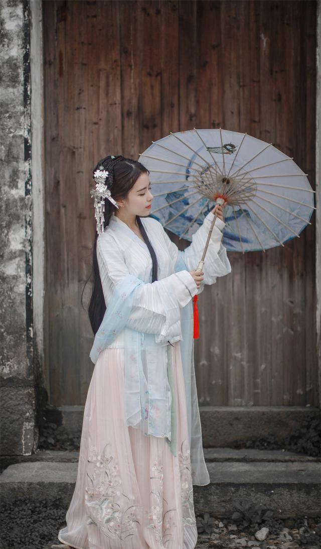 朴素古装的女孩永远是最美的