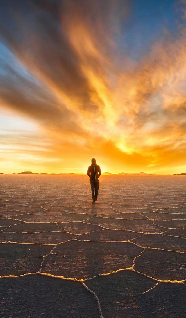 壁纸~一个人生活,一个人看世界|意见者|看世界|壁纸_新浪新闻