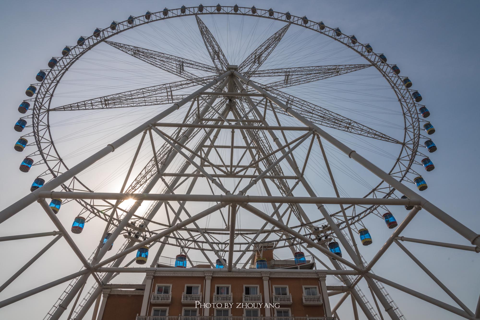 登上摩天轮可以俯瞰整个骆马湖美景.