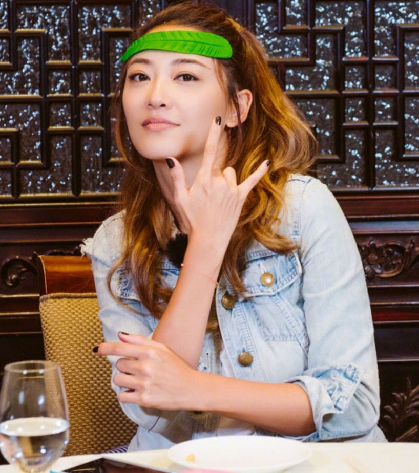 应采儿的神操作,谢娜:想要生活过的去,头像总得带点绿!