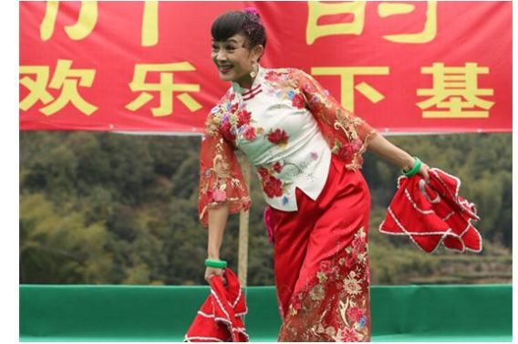 却当红时选择舞蹈事业,60岁再登舞台不输当年|红高粱模特队|舞蹈|王小