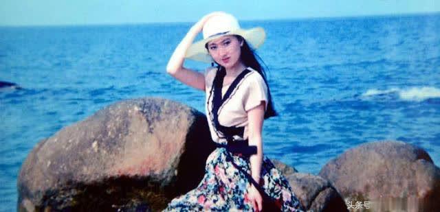 陈晓旭在海边,太美了.