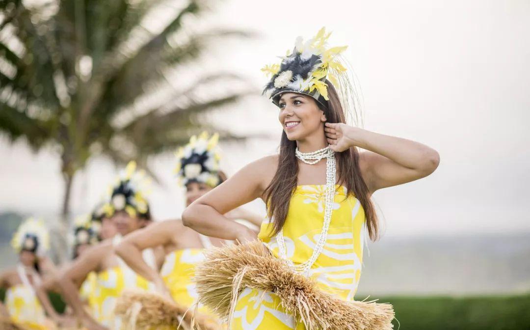 夏威夷传统草裙舞以独特的方式结合了优雅,灵性和运动于一体,这也是