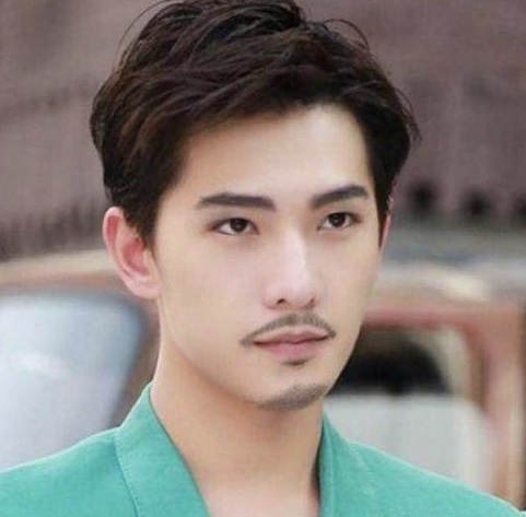 易烊千玺留胡子,刘昊然留胡子,杨洋留胡子,网友:鲜肉变腊肉