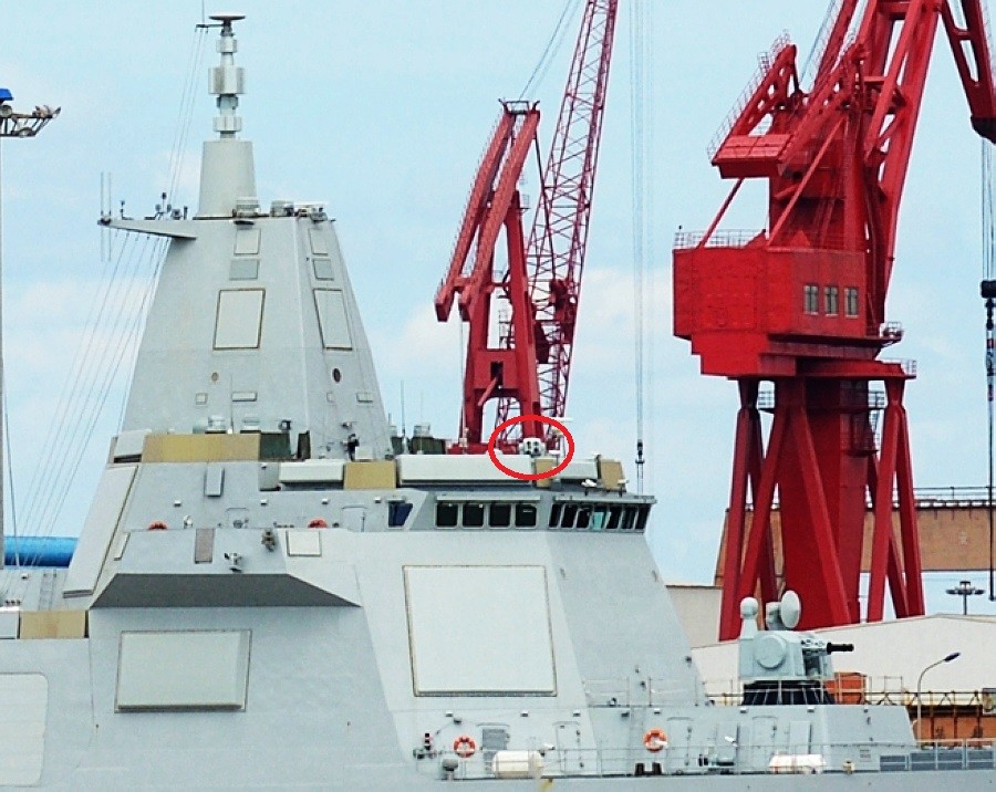 055万吨大驱高清照有新发现 舰桥顶部装了个"大眼睛"