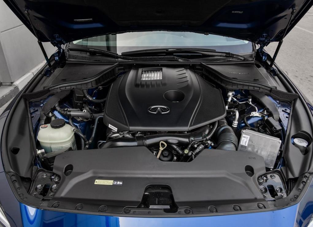 这车纵置后驱,搭载奔驰发动机,比高配迈腾还便宜,却仍然没人买