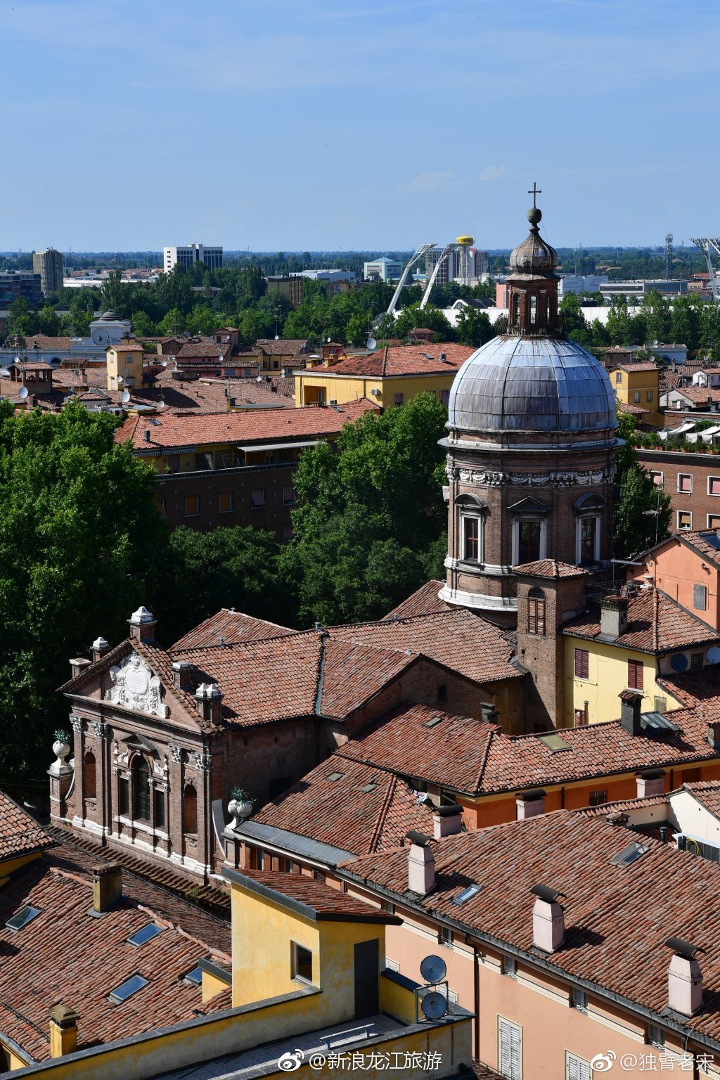 跟随帕瓦罗蒂悠扬的歌声畅游摩德纳古城