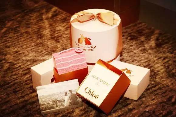 付辛博颖儿伴手礼一个胸针值5999 杨幂伴手礼