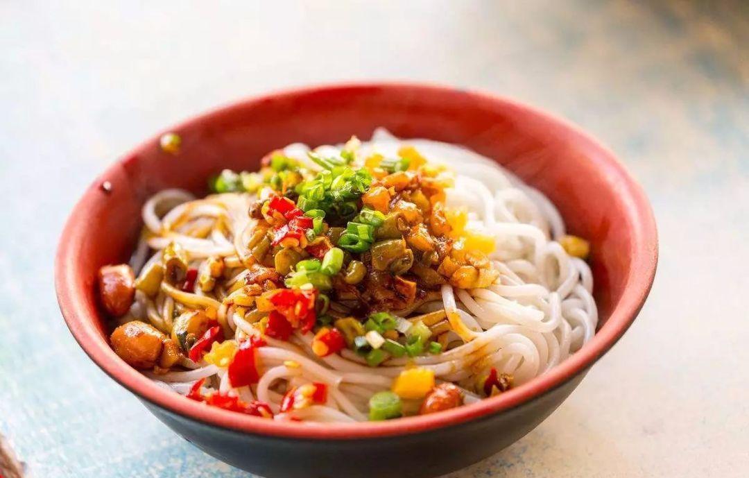 在江西,百姓们一天的生活差不多都是从早餐的一碗米粉开始的