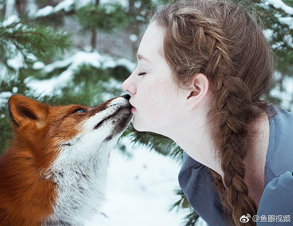 红发少女与狐狸先生的奇妙邂逅摄影师alexandrabochkareva