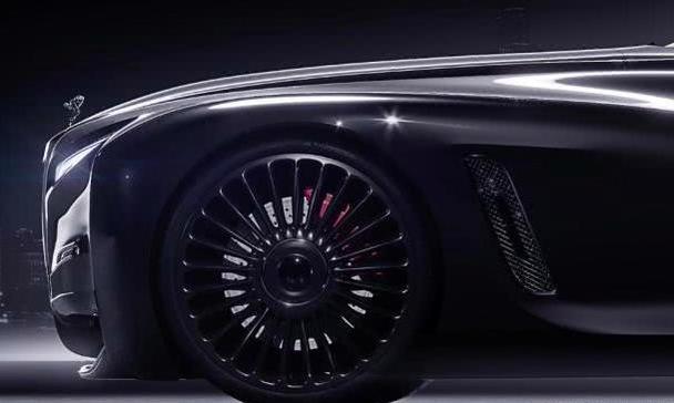 光车标就值20万以上,全水晶雕琢,每个男人都会