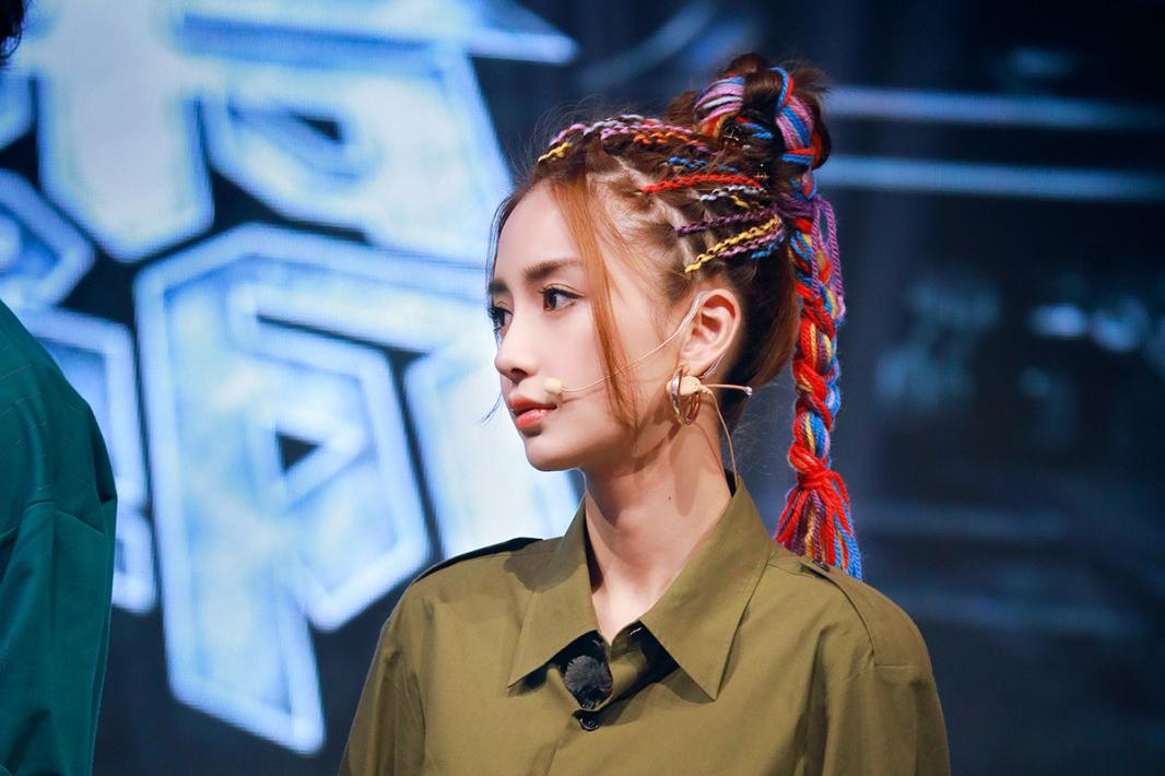 angelababy彩色脏辫夺眼球 被赞元气摇滚girl