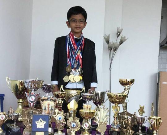 一位印度小孩，由于超高的国际象棋天赋，赢得了留在英国的权利