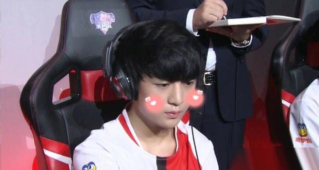 王者荣耀:ag超玩会莲将名字改了,游戏id让人心疼!考虑转会吧