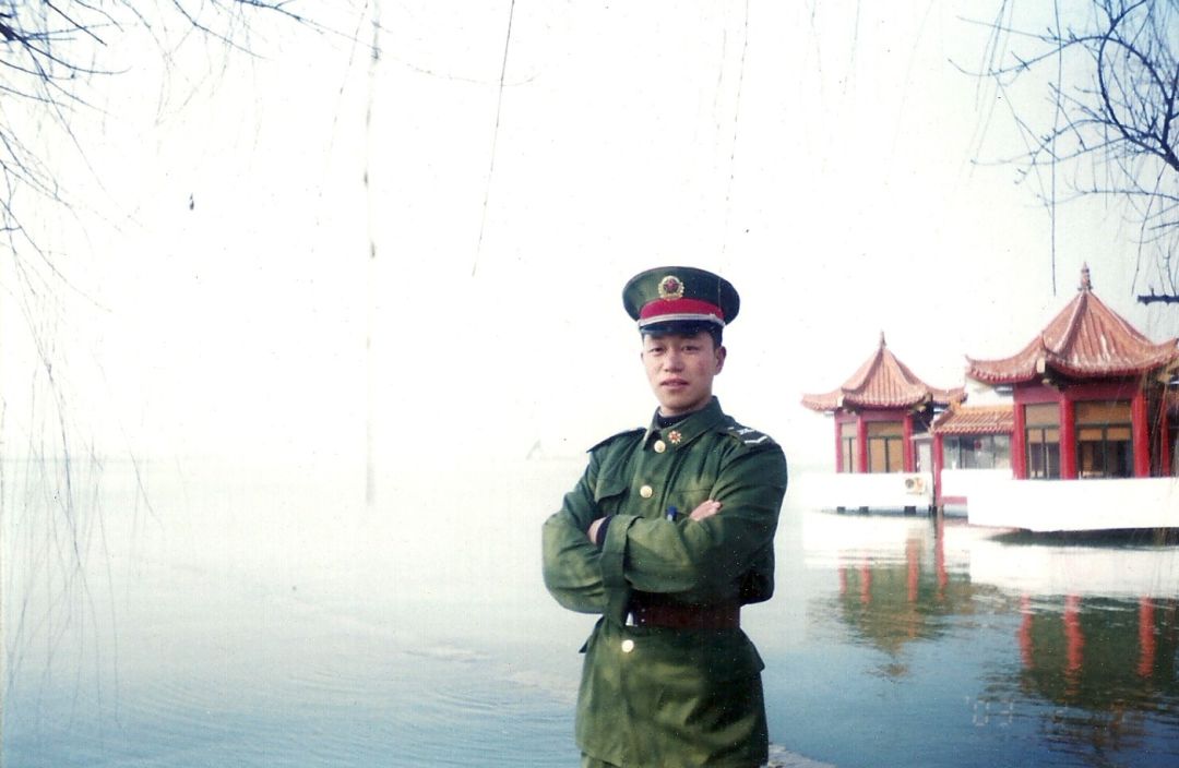 你家门口的保安大爷也曾一身戎装,保家卫国……|物业|服役|武警_新浪