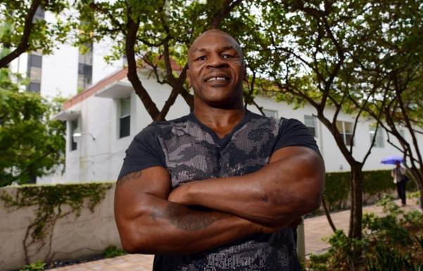 拳王泰森成名后是怎样生活的?豪车里带着浴缸,买件衣服花30万