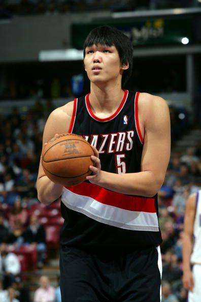 生涯惨遭阿联隔扣完爆, 娇妻貌美如花|nba|河升镇|姚明_新浪新闻