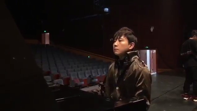 的三首歌,最偏爱《可能否》,不撞南墙不回头!