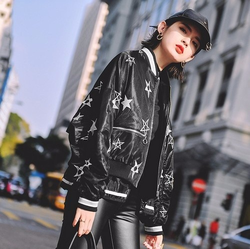 春天小外套穿搭就选它棒球服搭配帅气显活力