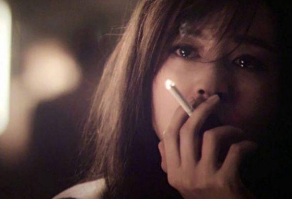 当年风头直追章子怡,传插足秦岚恋情,今1个抽烟镜头征服路人!