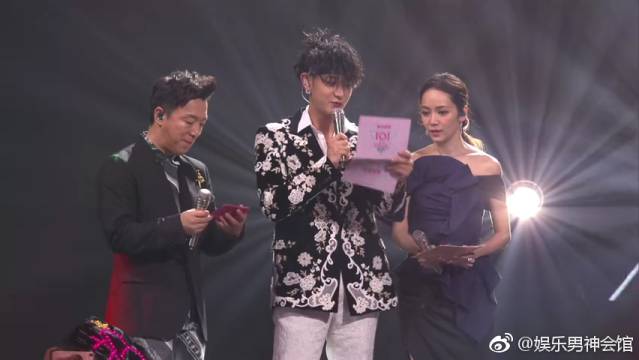 创造101:傅青带着盛世美颜队带来《不潮不用花