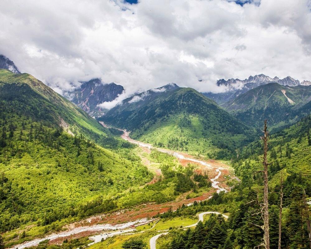 世界最危险最难登山峰"琅琊榜" 排名第一的竟然是四川这座神山
