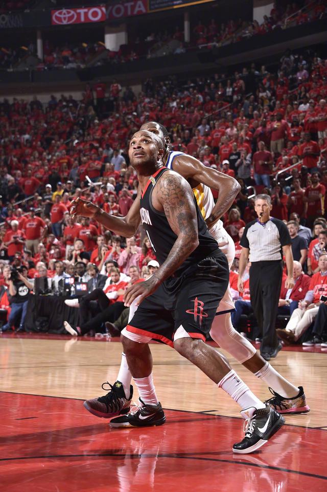 又一次拼到抽筋?1米98的pj塔克,诠释了什么叫硬汉!