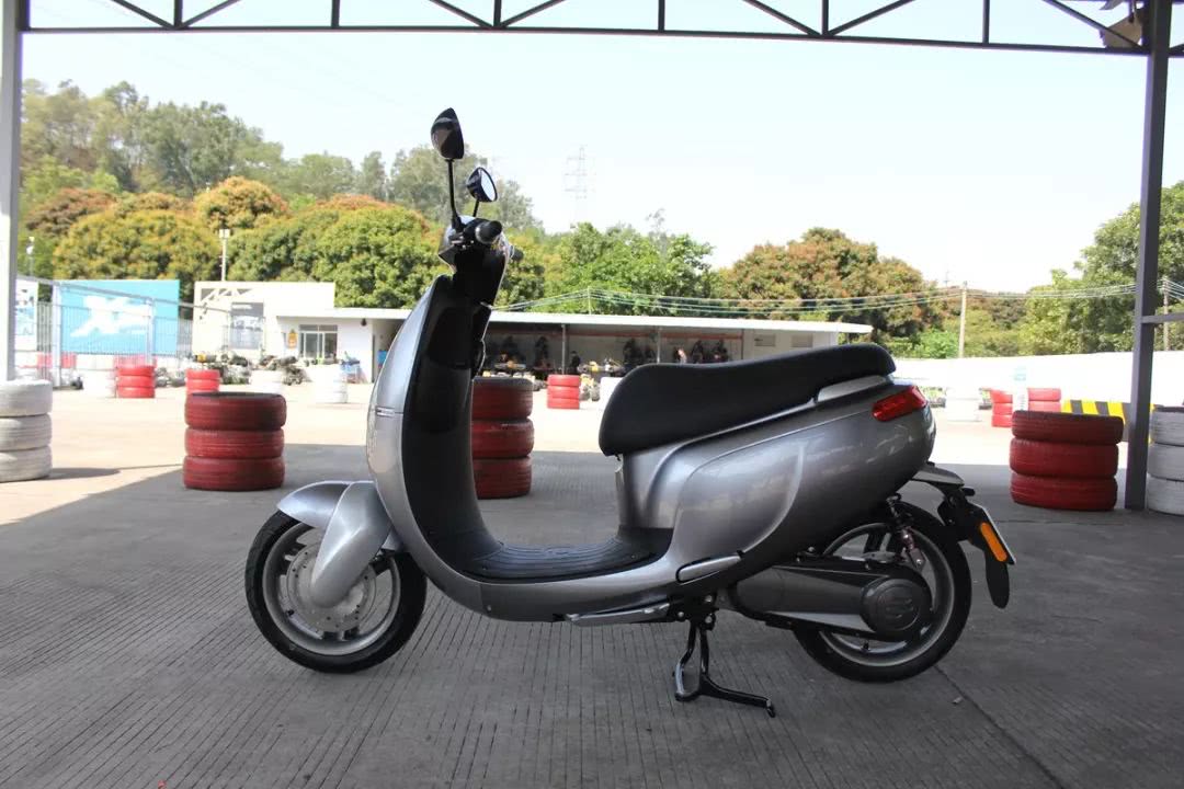 续航150公里,e客电动e1 r发布,顶配版10999元