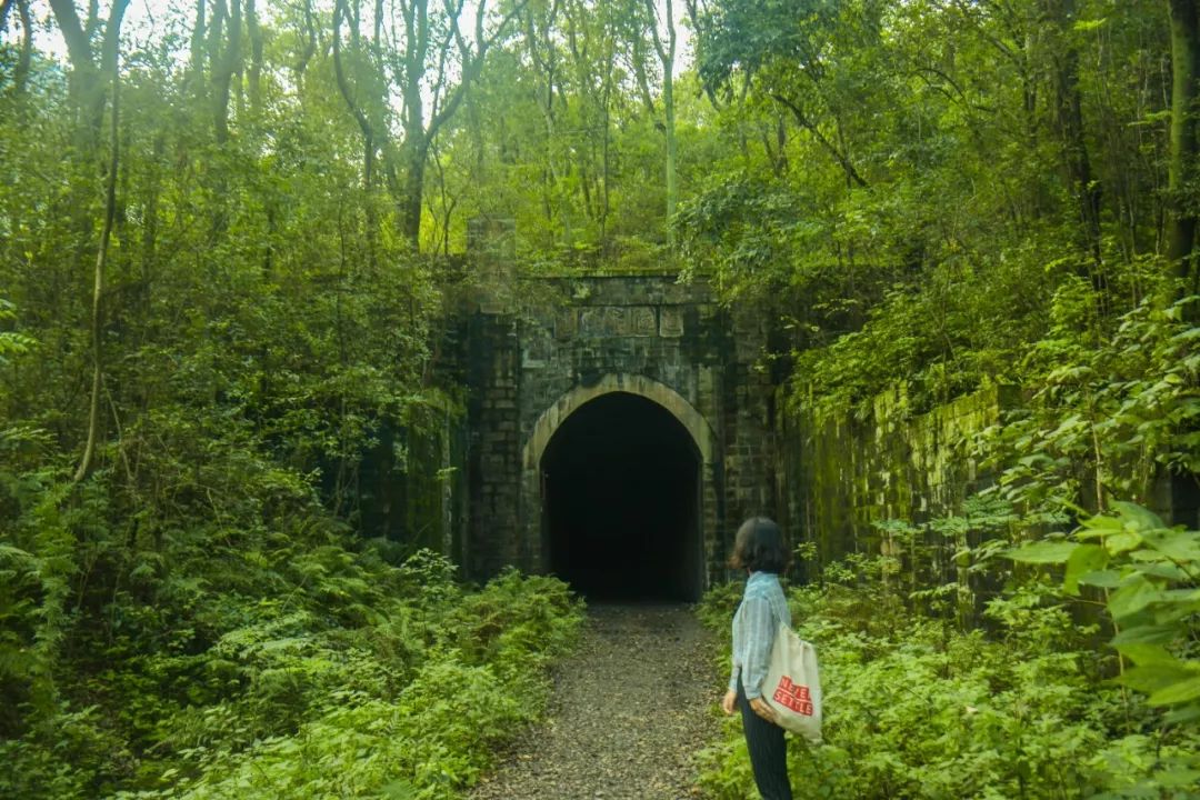 千与千寻在重庆翻拍不是洪崖洞而是