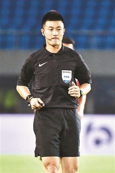 是拉维奇手球?是鲁能球员先犯规?傅明执法在视频辅助下还存争议