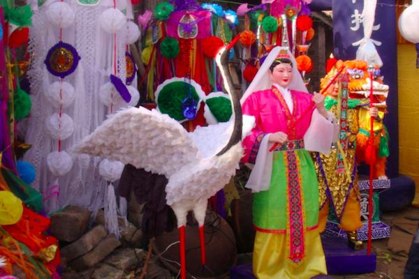 农村的丧葬习俗半夜烧车送盘缠其实并没有那么神秘